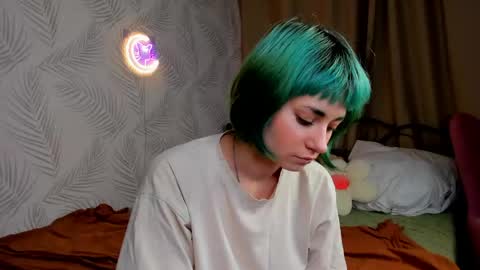Snapshot of scarle_whisper chatting on May 30, 10:01 am Emmy online show from May 30, 10:01 am