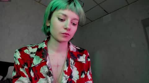 Snapshot of scarle_whisper chatting on June 3, 5:51 pm Emmy online show from June 3, 5:51 pm