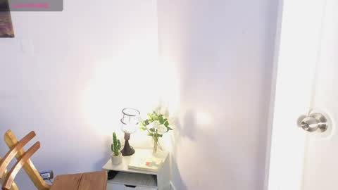 Snapshot of scarlet__15_ chatting on April 25, 1:41 pm Scarlet online show from April 25, 1:41 pm