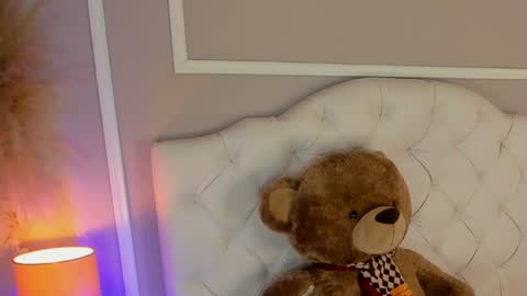 scarlet hill online show from December 29, 7:00 pm