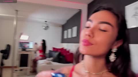 Scarlet online show from September 19, 5:46 pm