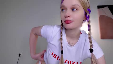 Snapshot of scarlet_enchantress chatting on November 17, 6:08 am scarlet_enchantress online show from November 17, 6:08 am