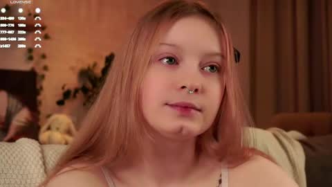 Snapshot of scarlet_fever10 chatting on May 3, 4:24 pm scarlet_fever10 online show from May 3, 4:24 pm