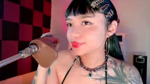 Snapshot of scarlet_gold chatting on October 12, 2:32 am scarlet_gold online show from October 12, 2:32 am