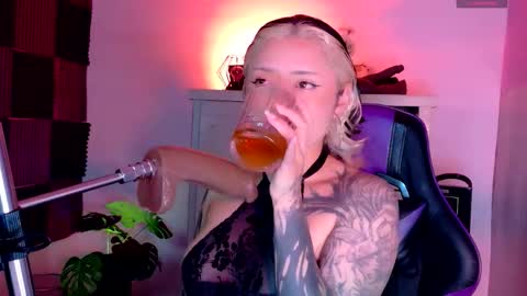 scarlet_gold online show from November 27, 4:47 am