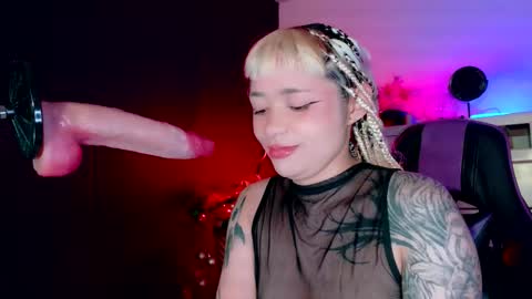 scarlet_gold online show from January 16, 3:43 am