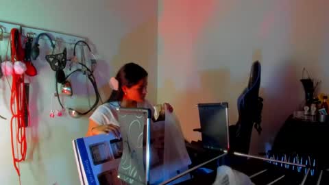 scarlet taylor kennedy online show from April 10, 8:24 pm