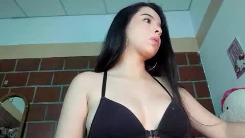 Snapshot of scarlet_muse18 chatting on May 2, 3:39 pm scarlet_muse18 online show from May 2, 3:39 pm