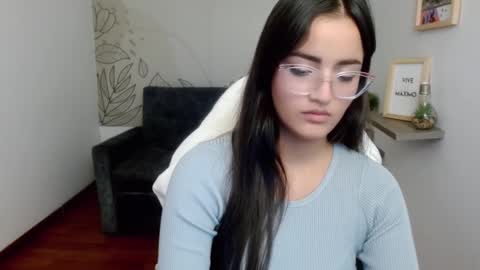 Snapshot of scarlet_rose__ chatting on February 24, 7:52 pm Scarlet online show from February 24, 7:52 pm