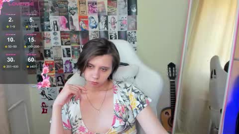 Snapshot of scarlet_sirenn chatting on February 20, 8:27 am Alexandra online show from February 20, 8:27 am