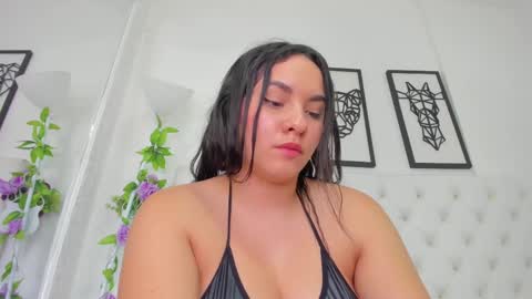 Snapshot of scarlet_stan22 chatting on February 18, 5:21 pm Isa online show from February 18, 5:21 pm