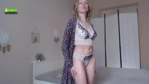 scarlet_sweety online show from May 21, 2:24 pm