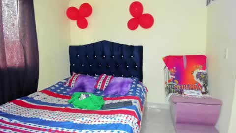 Snapshot of scarlet_tommy chatting on February 17, 6:59 pm scarlet_tommy online show from February 17, 6:59 pm