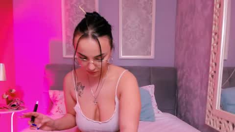 Snapshot of scarlet_vex chatting on February 28, 3:18 am Scarlet online show from February 28, 3:18 am