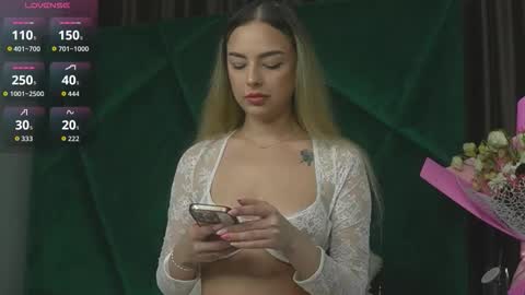 Scarlet online show from September 19, 9:37 pm