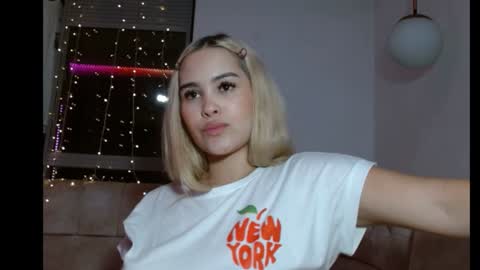 Snapshot of scarleth_baby chatting on December 2, 11:51 pm Alaia Domina online show from December 2, 11:51 pm