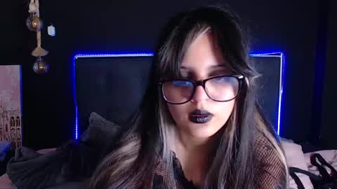 Snapshot of scarleth_shadow chatting on March 9, 7:45 am SCARLETH online show from March 9, 7:45 am