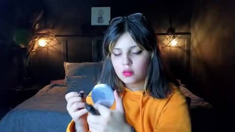 Snapshot of scarleth_shadow chatting on September 14, 2:22 am SCARLETH online show from September 14, 2:22 am