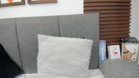 scarleth online show from February 7, 9:05 am