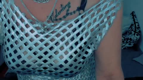 S C A R L E T online show from December 18, 6:03 pm