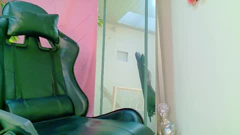 Snapshot of scarletjonesx chatting on April 24, 10:45 pm Denis online show from April 24, 10:45 pm