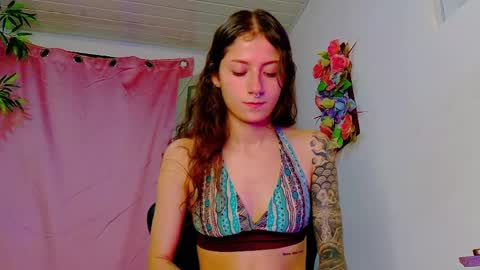 Snapshot of scarletjonesx chatting on May 13, 12:41 am Denis online show from May 13, 12:41 am