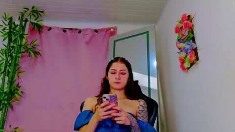 Snapshot of scarletjonesx chatting on May 16, 7:34 pm Denis online show from May 16, 7:34 pm