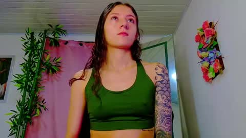 Snapshot of scarletjonesx chatting on May 19, 1:56 am Denis online show from May 19, 1:56 am