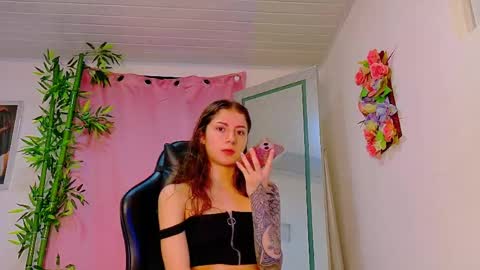 Snapshot of scarletjonesx chatting on May 30, 12:30 am Denis online show from May 30, 12:30 am