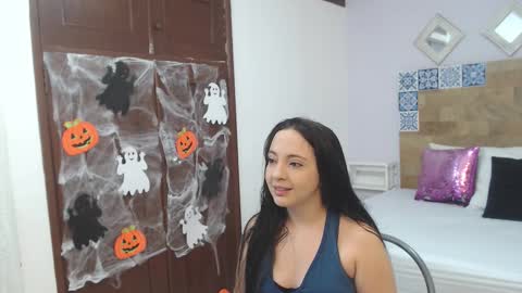 scarlet  online show from October 12, 12:15 pm