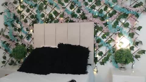 scarlet  online show from February 12, 10:43 am