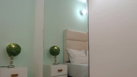 scarlet  online show from March 14, 11:15 am