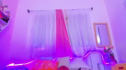 Snapshot of scarletliz chatting on December 2, 5:59 pm Scarletliz online show from December 2, 5:59 pm