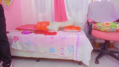 Snapshot of scarletliz chatting on December 4, 1:20 pm Scarletliz online show from December 4, 1:20 pm