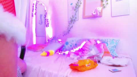 Snapshot of scarletliz chatting on December 17, 10:11 pm Scarletliz online show from December 17, 10:11 pm