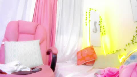 Snapshot of scarletliz chatting on December 18, 1:59 am Scarletliz online show from December 18, 1:59 am