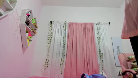 Snapshot of scarletliz chatting on March 4, 12:01 pm Scarletliz online show from March 4, 12:01 pm