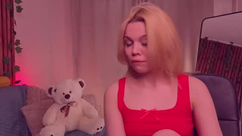 Snapshot of scarletmarney chatting on May 5, 3:14 am scarletmarney online show from May 5, 3:14 am