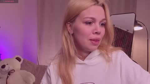 Snapshot of scarletmarney chatting on May 10, 3:12 am scarletmarney online show from May 10, 3:12 am