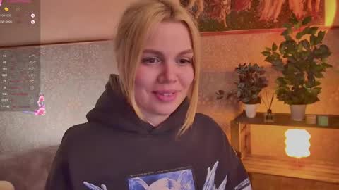 Snapshot of scarletmarney chatting on May 14, 3:30 pm scarletmarney online show from May 14, 3:30 pm