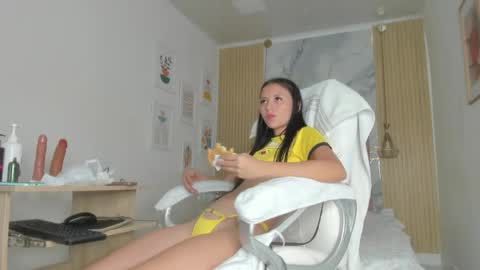 Snapshot of scarletmils chatting on June 20, 1:03 pm scarlet online show from June 20, 1:03 pm