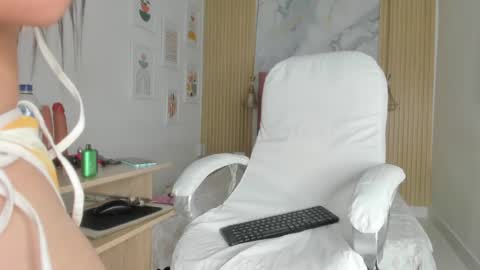 Snapshot of scarletmils chatting on June 22, 1:08 pm scarlet online show from June 22, 1:08 pm