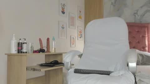 Snapshot of scarletmils chatting on June 27, 12:55 pm scarlet online show from June 27, 12:55 pm