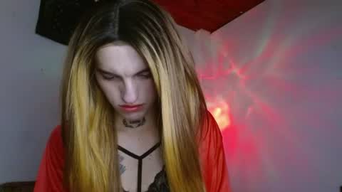 Snapshot of scarlett_crastrawberry chatting on June 14, 11:29 pm scarlet online show from June 14, 11:29 pm