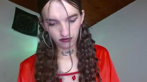 Snapshot of scarlett_crastrawberry chatting on June 18, 12:42 pm scarlet online show from June 18, 12:42 pm