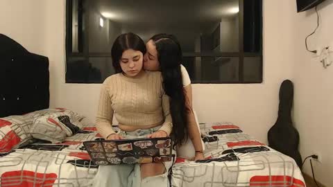 Scarlett and Jazmin online show from February 11, 8:05 am