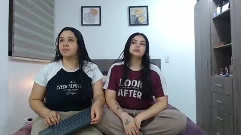 Snapshot of scarlett_evance chatting on May 6, 3:46 am Scarlett and Jazmin online show from May 6, 3:46 am