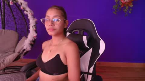 Snapshot of scarlett_lune chatting on May 24, 7:30 pm scarlett_lune online show from May 24, 7:30 pm