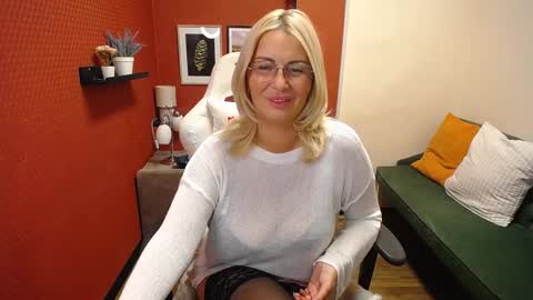 Snapshot of scarlett_mai chatting on January 6, 9:19 am Scarlett online show from January 6, 9:19 am