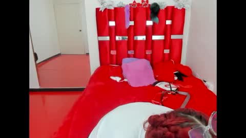 scarlett_red_11 online show from May 7, 3:23 am